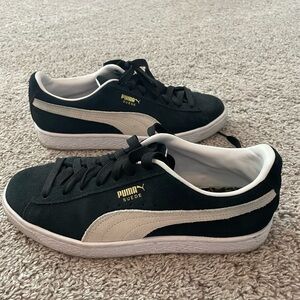 Black puma suedes